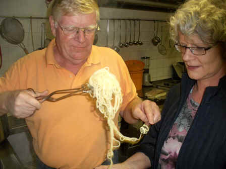 CIMG6396_a.JPG (89107 bytes)